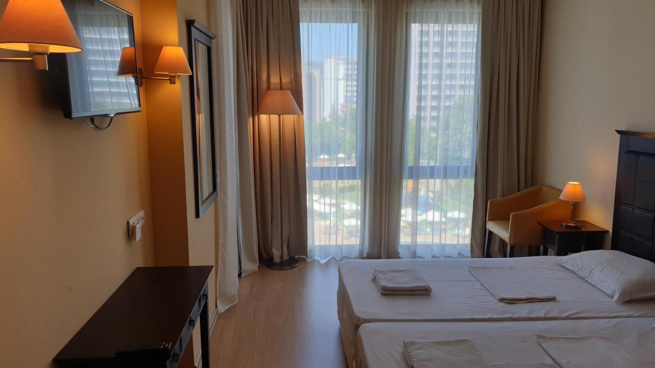One-Bedroom Apartment with Balcony