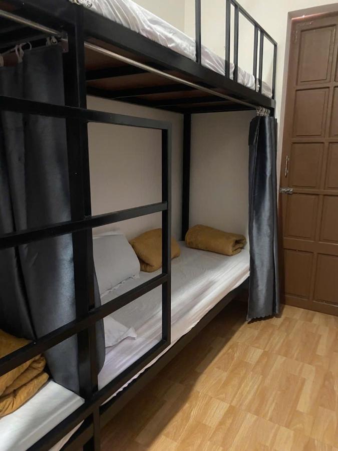 Posto Letto in Dormitorio con 4 Letti