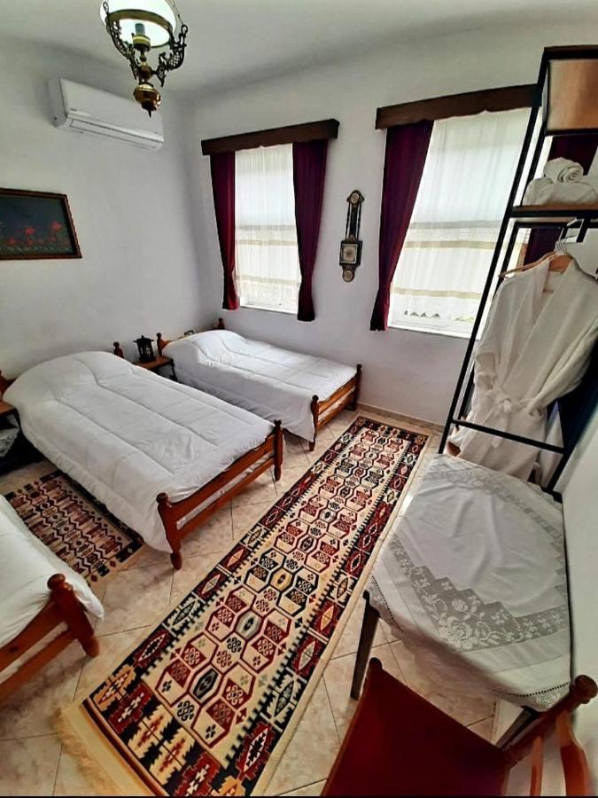 Basic Driepersoonskamer met Gedeelde Badkamer