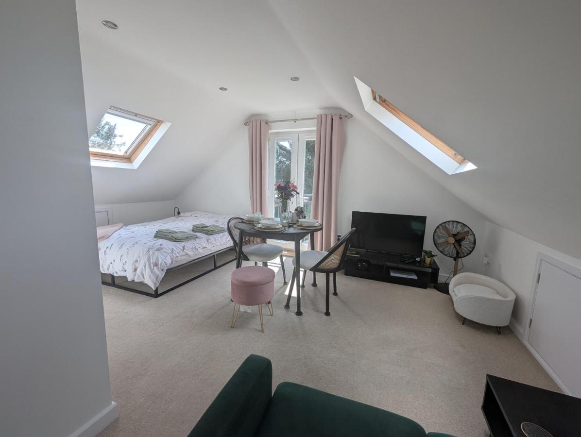 Deluxe Two-Bedroom Apartment with Garden View