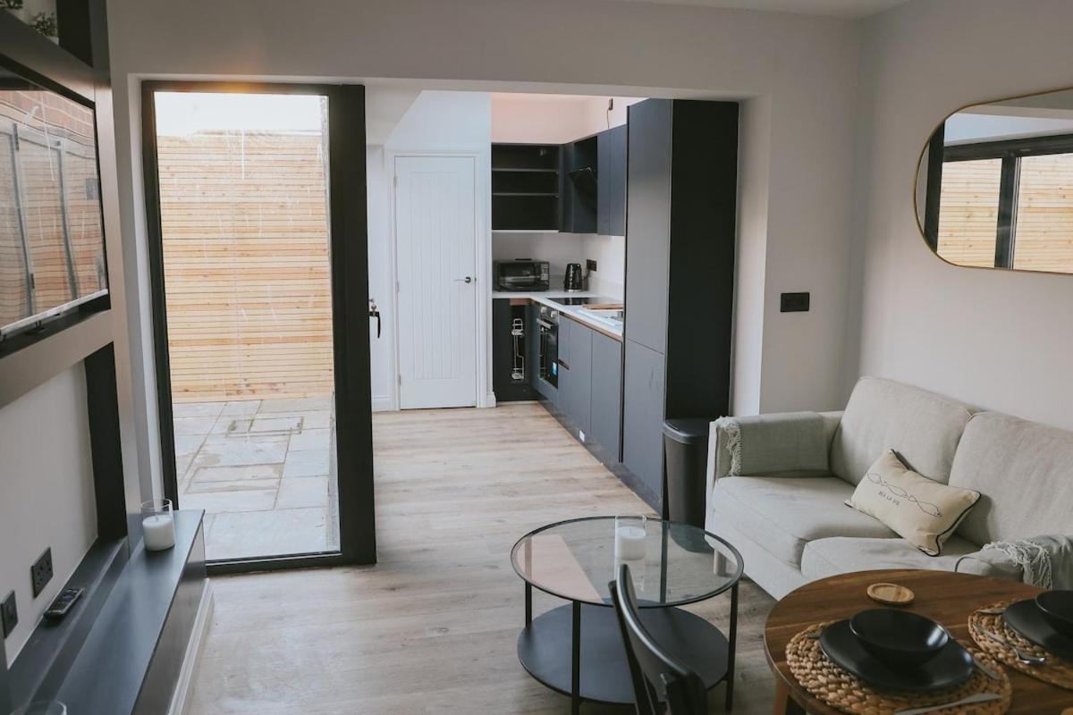 Stylish Ground Floor Apartment - B&B