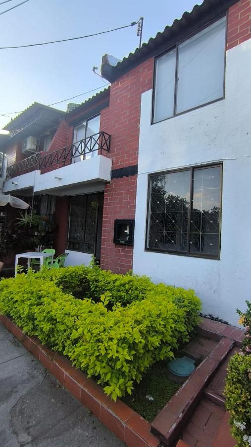 Hermosa casa de descanso para 6 personas - Bed and Breakfast Girardot City