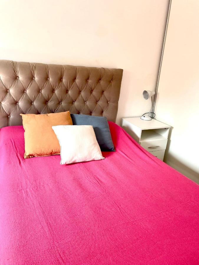 DPTO CÓMODO CON COCHERA ideal para parejas o familias - Bed and Breakfast Tandil