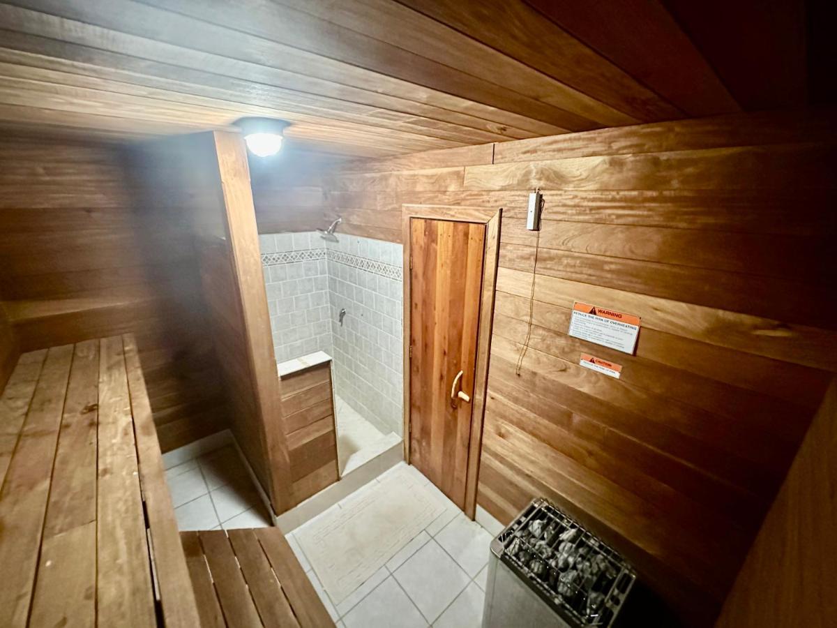 Downtown Wasilla Lakefront Home - B&B