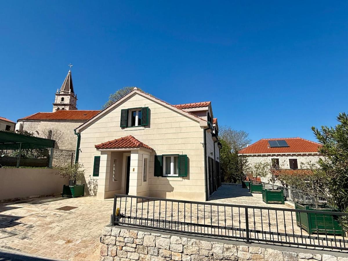 House Bianca Brac - New Listing - Experienced host - B&B