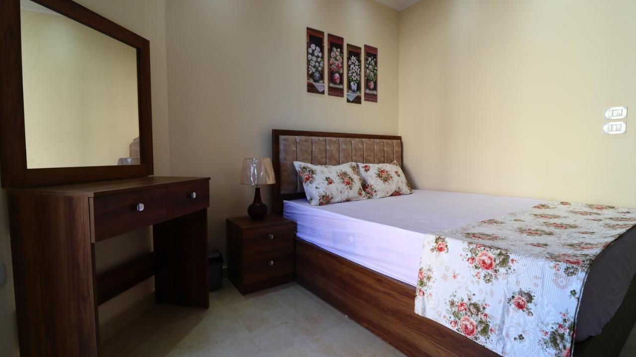 One-Bedroom Apartment with Balcony