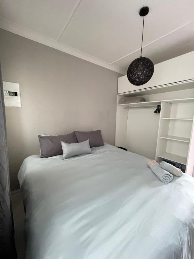 Cozy Stay - Near Golden Acres & Sandringham Gardens - B&B