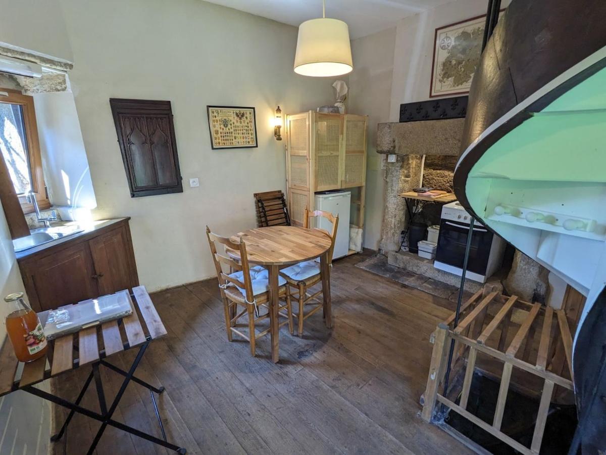 La tour médiévale du Château de la Carrée - B&B Saint-Germain-en-Coglès