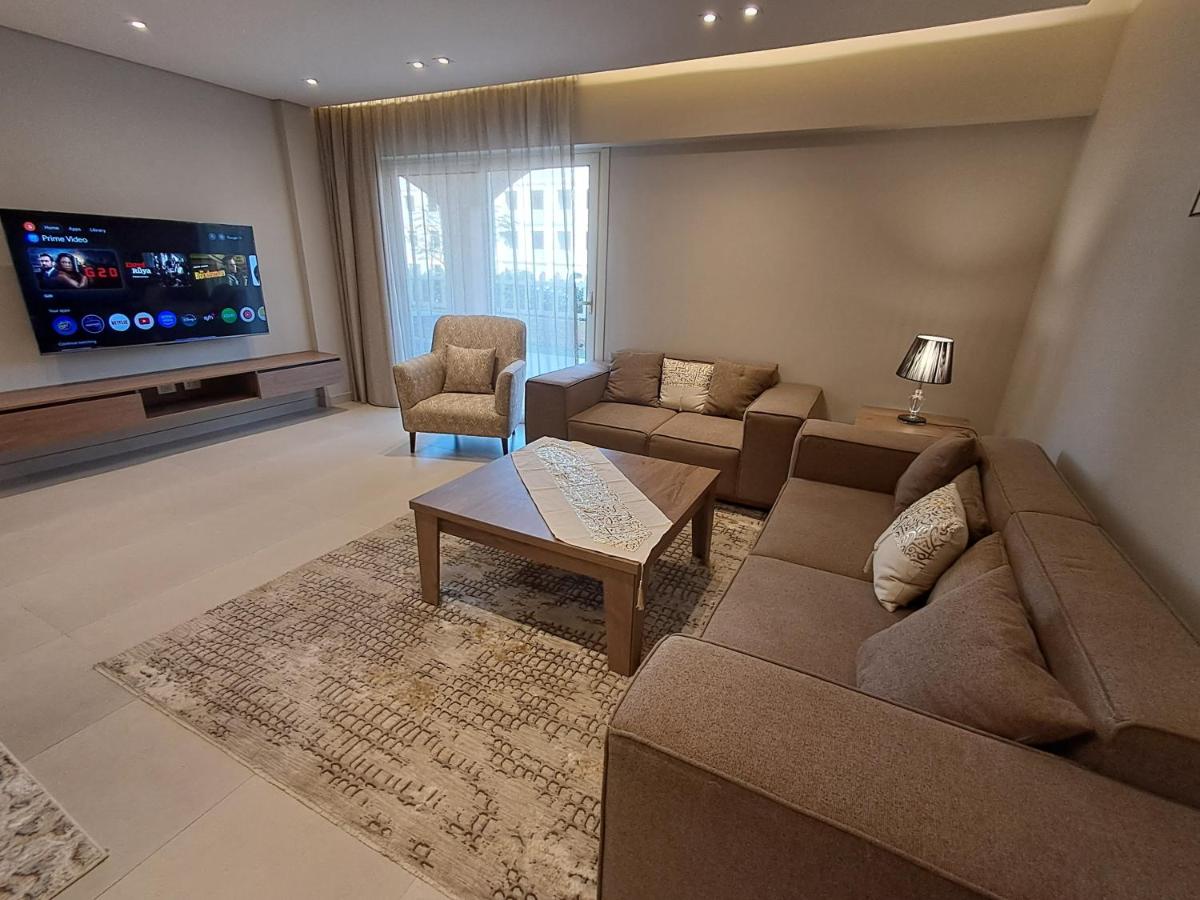 شقة فندقية بحديقة خاصة فى الشيخ زايد كمبوند الخمايل - B&B