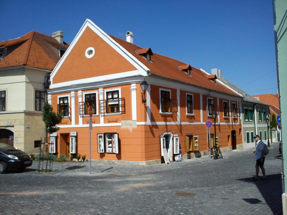 B&B Kőszeg - Pont Vendégház - Bed and Breakfast Kőszeg