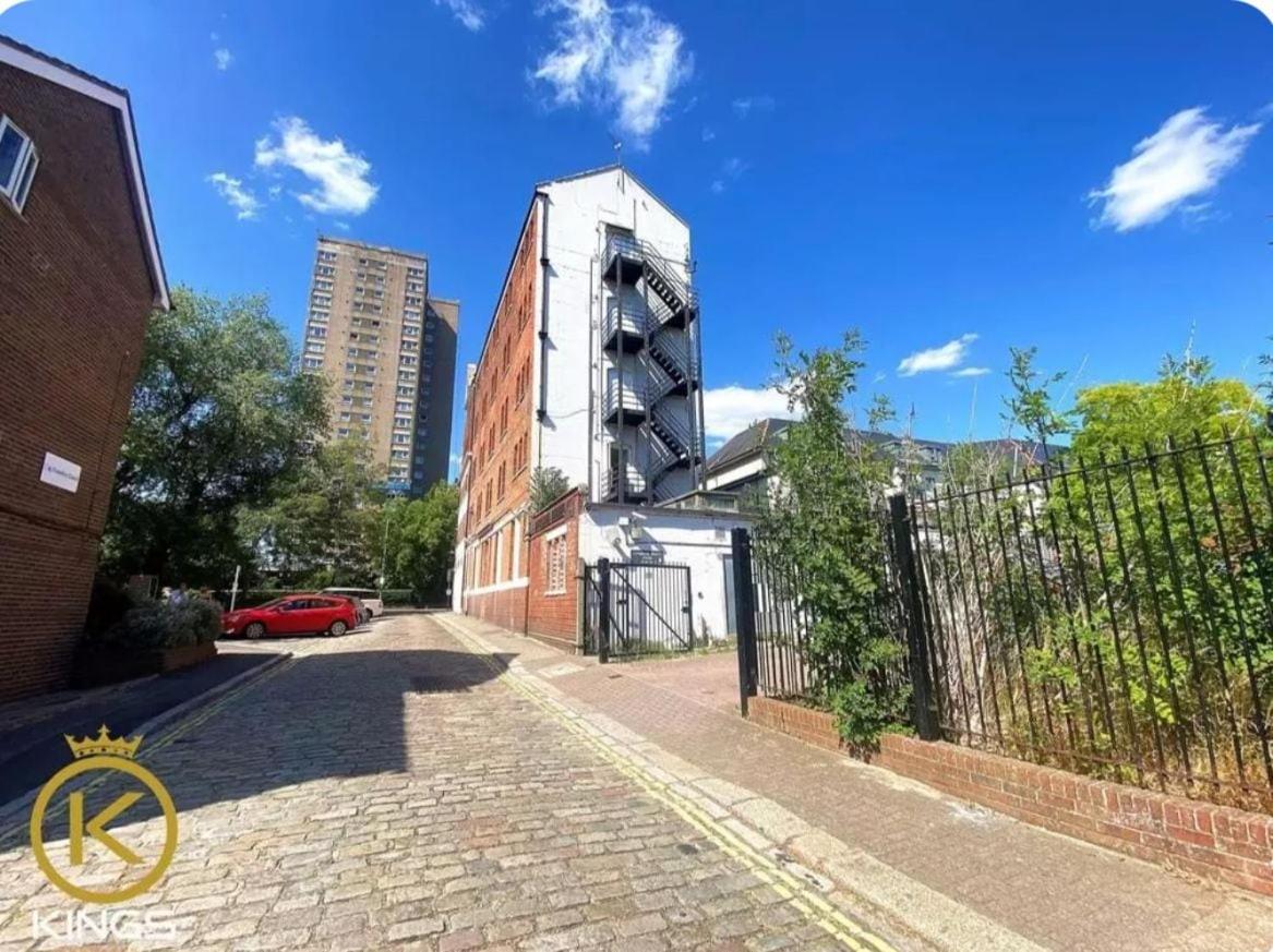 Aylward Apartments S16, near City Centre and Gunwharf Quays - Ferienwohnung