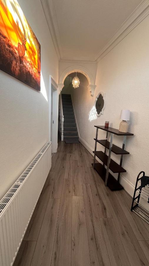 Rochdale Hideaway - Huge 5 Bedroom House - Ferienwohnung