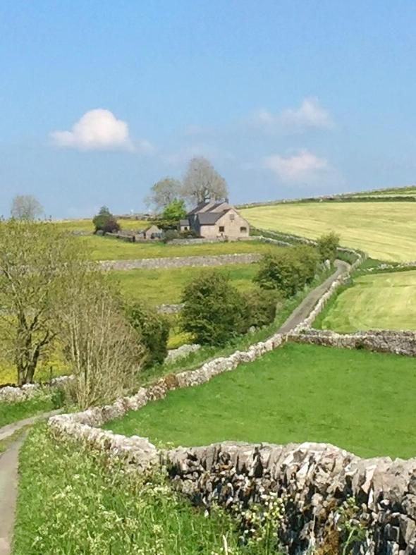 Rural Farmhouse In The Peak District Near Thor's Cave - B&B