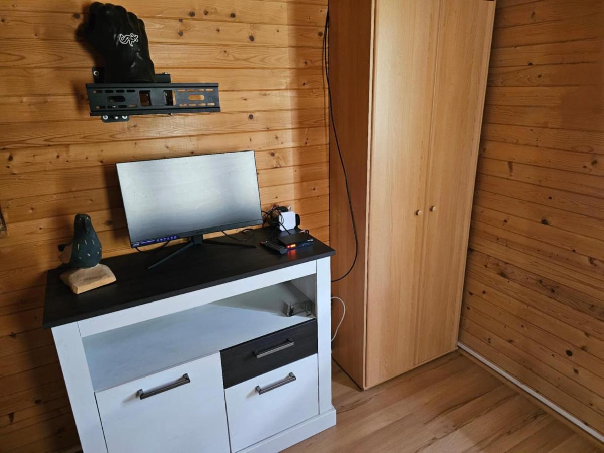 Domek letniskowy nad jeziorem - B&B