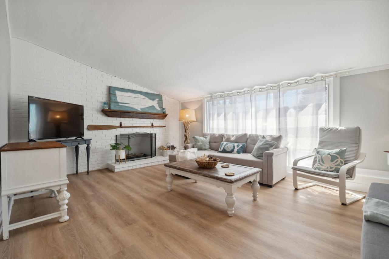 Riverside Retreat Minutes to Beach Updated Kitchen - Chambres d'hôtes Newburyport