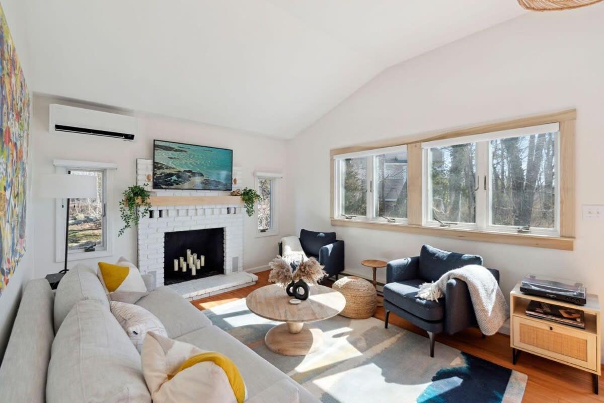 Harley's House Minutes to Beach Backyard - Bed and Breakfast Hampton