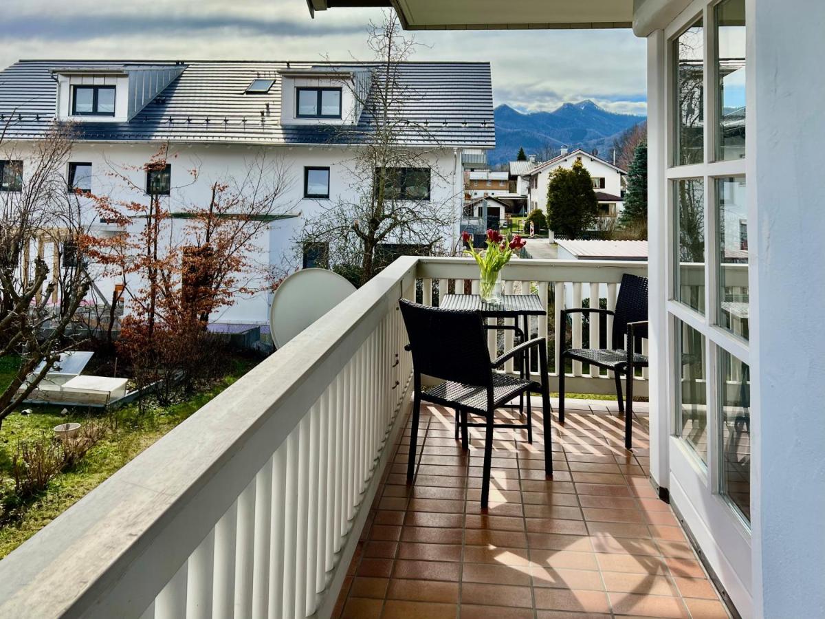 Apartment with Mountain View