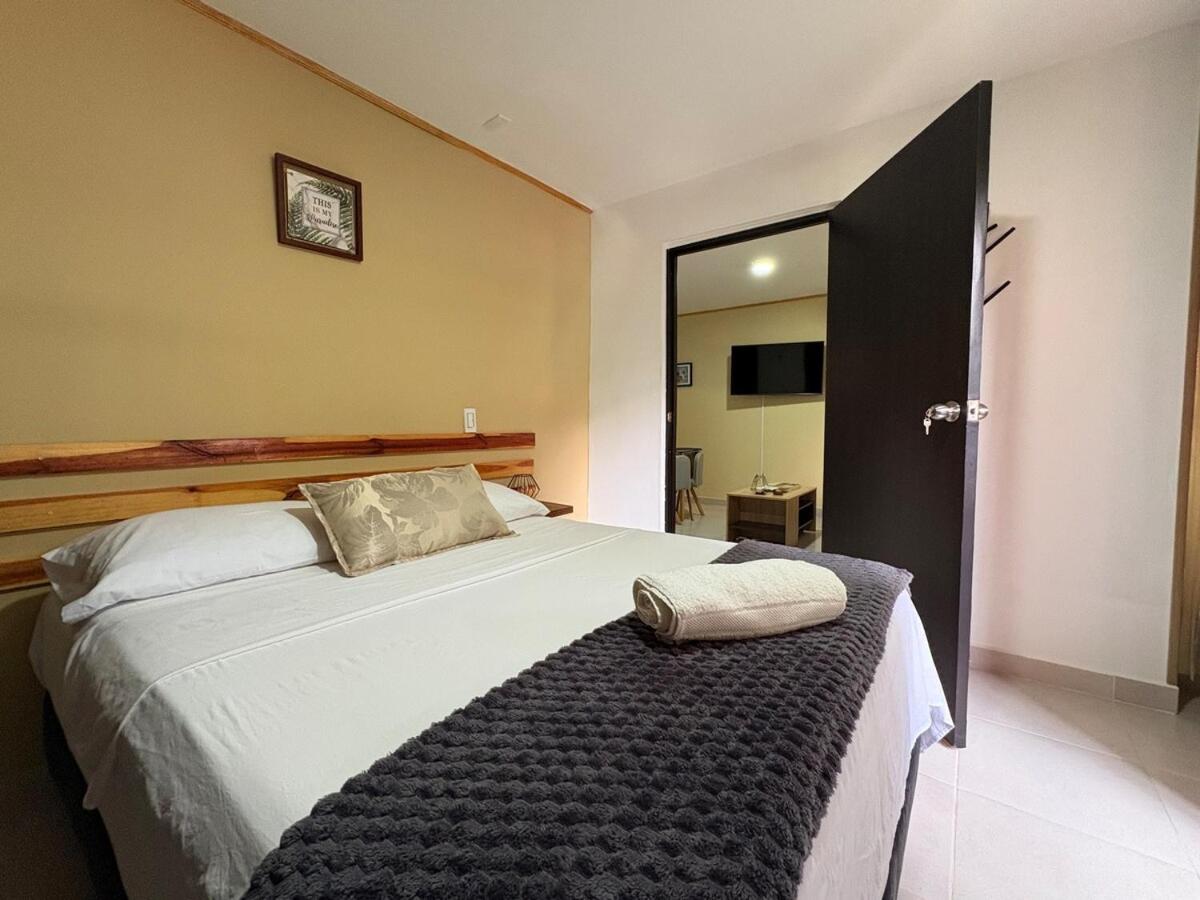 Apartamento en ciudad jardín, cerca a Holguines, unicentro y club campestre - Chambres d'hôtes Cali