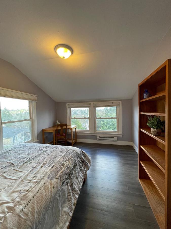 Oasis Near UW Campus - Ferienwohnung