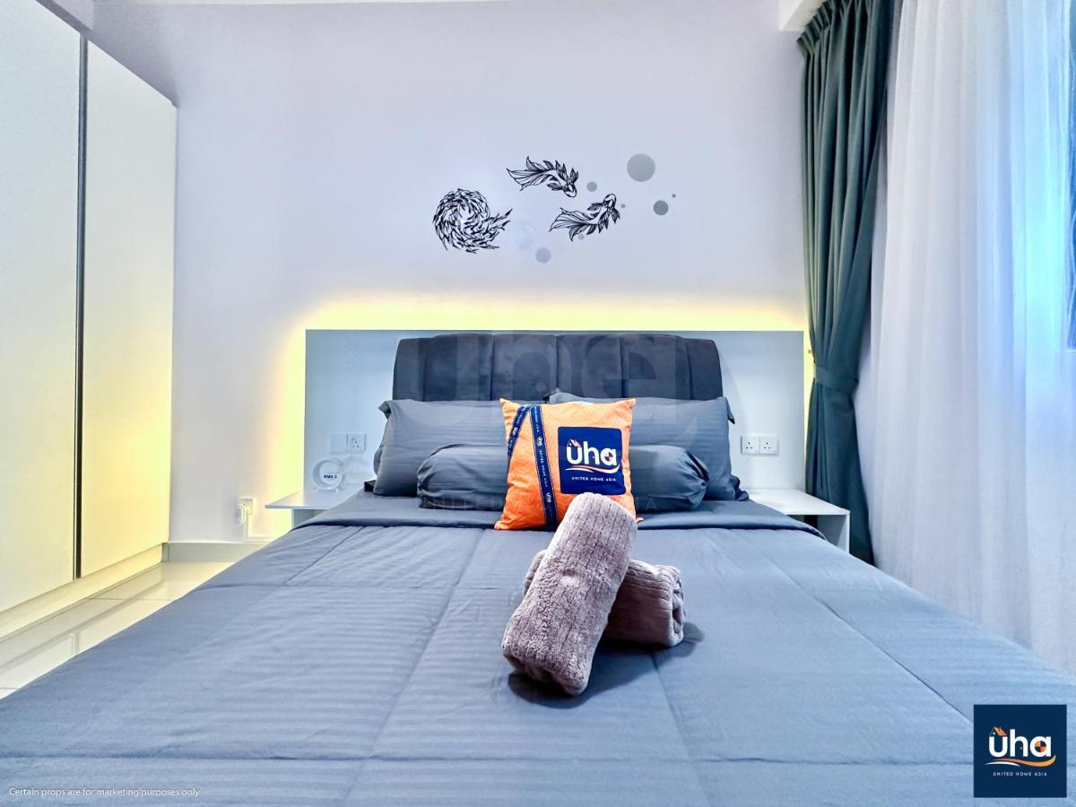 Three-Bedroom Apartment with Balcony