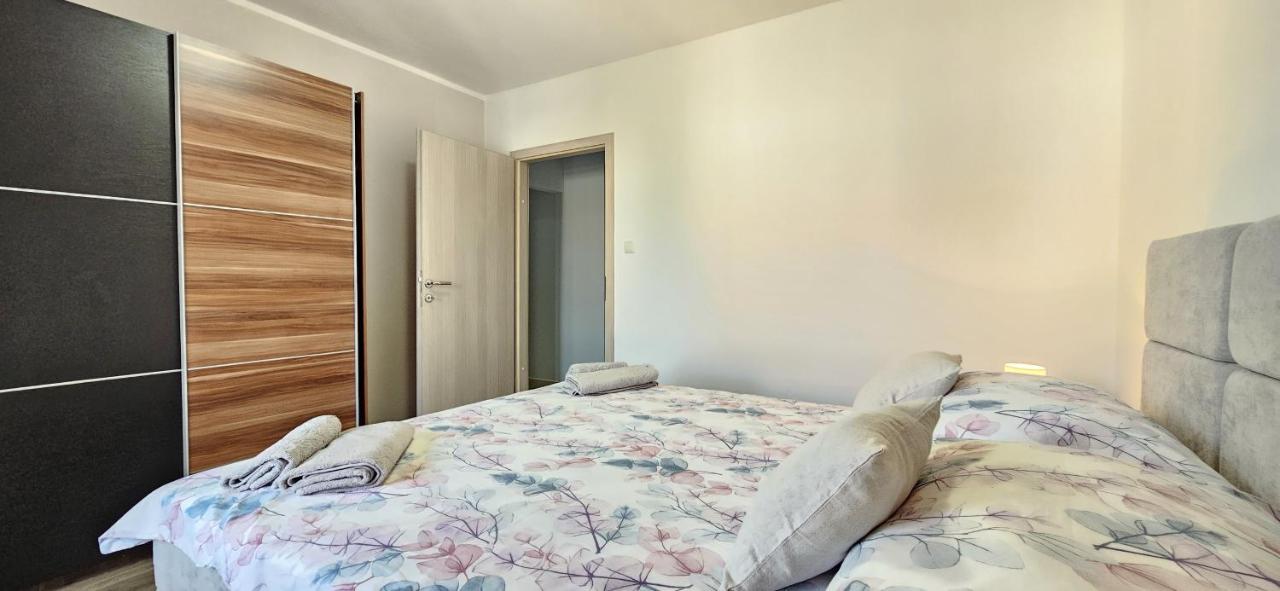 Apartment mit Terrasse