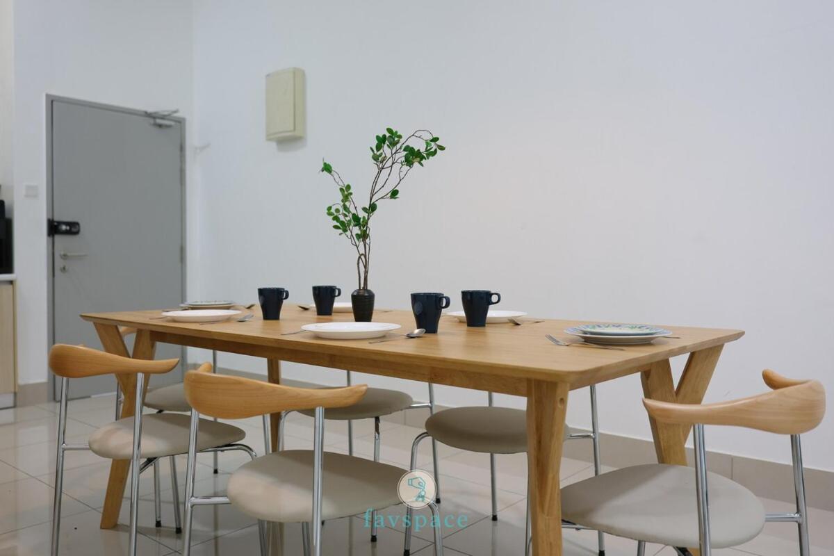Instaworthy 2B2B - 6 pax - F&B & Mart - Chan Sow Lin - Bed and Breakfast Kuala Lumpur