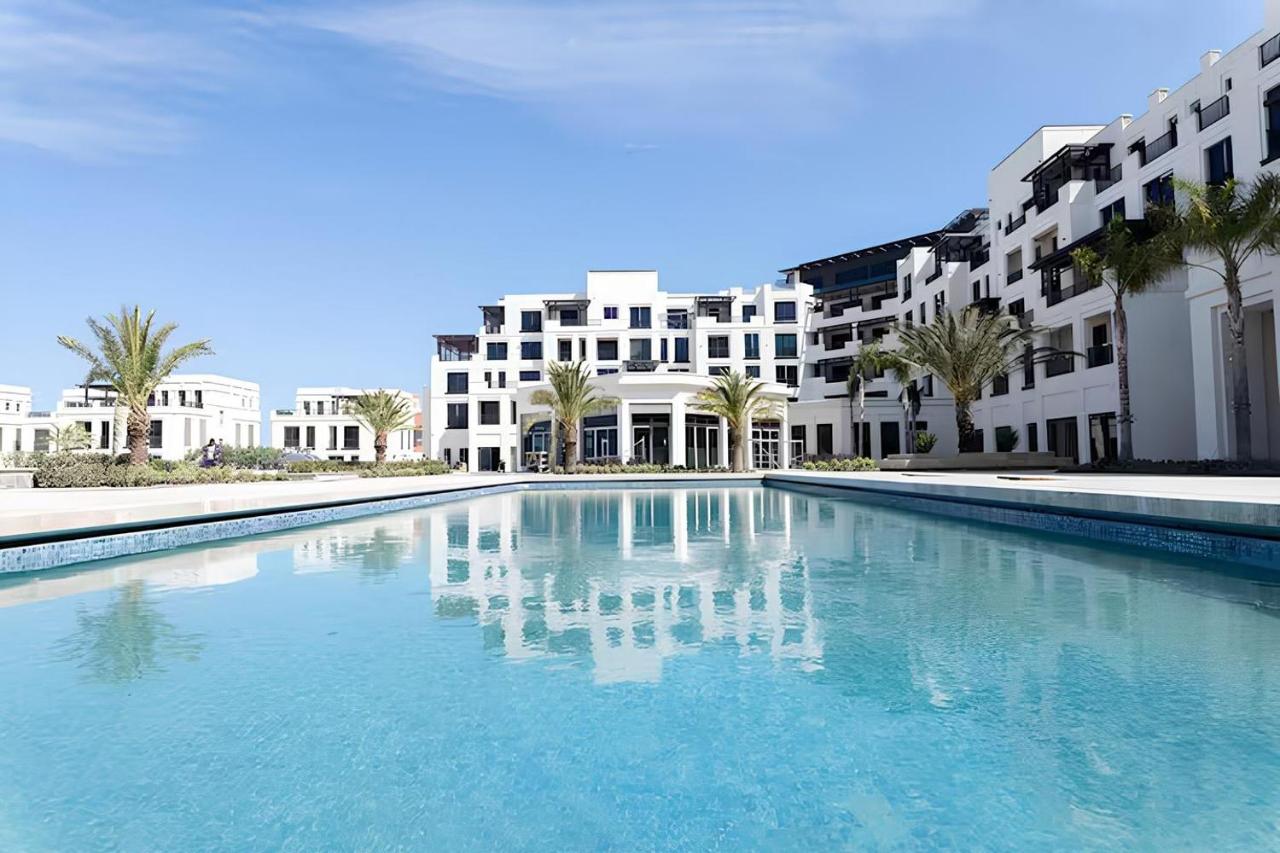 Sea Breeze Resort, Beachfront apartment with a balcony and sea view - B&B Nardaran