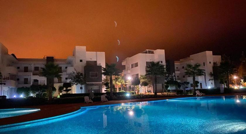 Saidia - Appart 2 chambres - Piscine - Face a la plage - Résidence securitée - Wifi - Climatisation - parking gratuit - Ferienwohnung Saidia