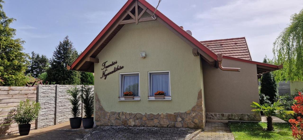 Tamási Villa- Nyaralóház - B&B Balatonkeresztúr