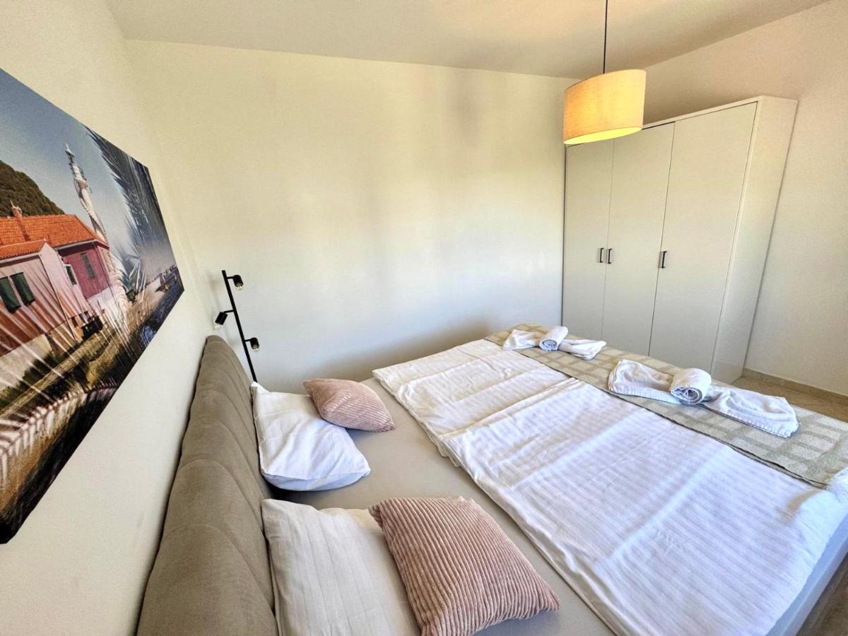 Apartamento de 1 dormitorio con balcón y vistas al mar