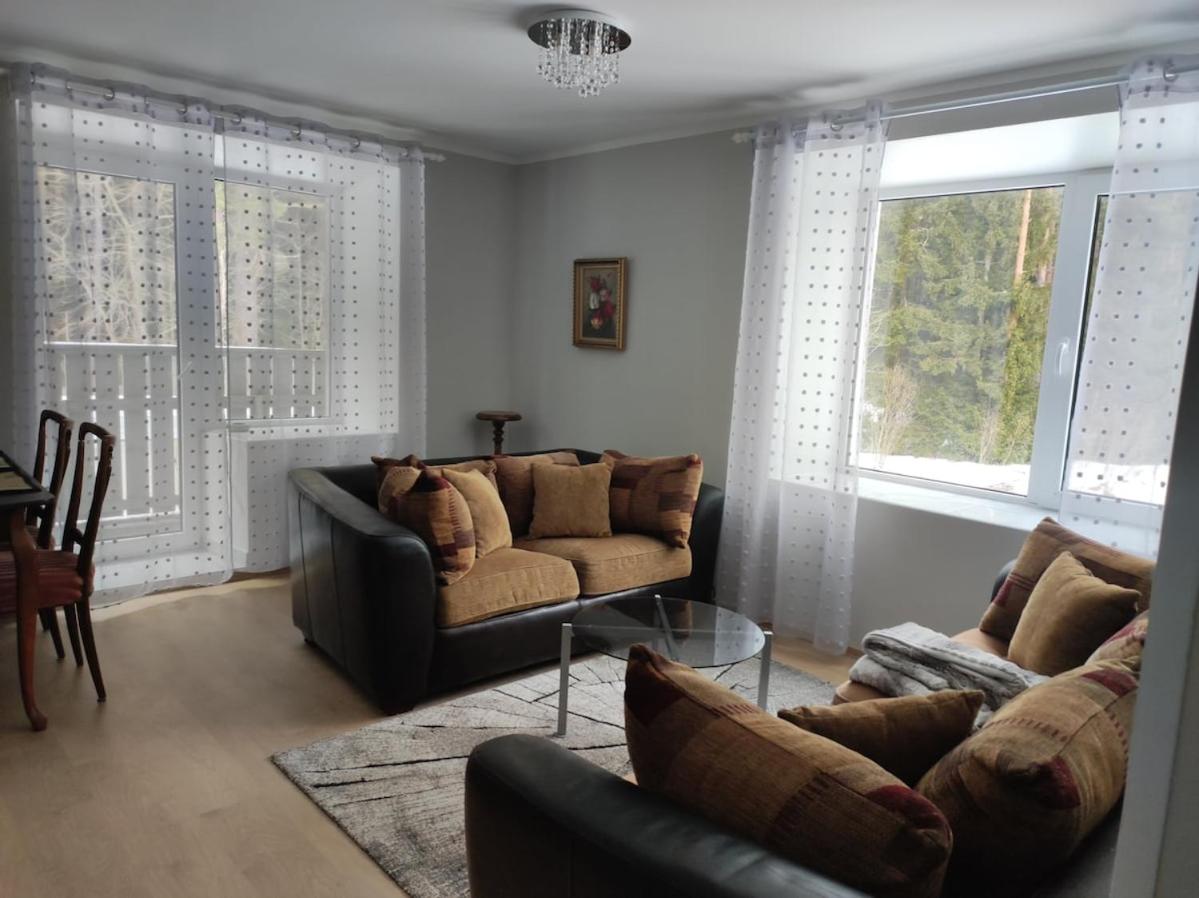 Vormsi Ohvitseride Maja korter nr 5 - Ferienwohnung Hullo