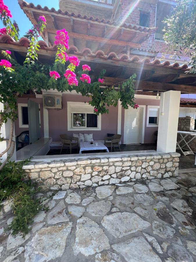 Luka Apartament 3 - B&B Himarë