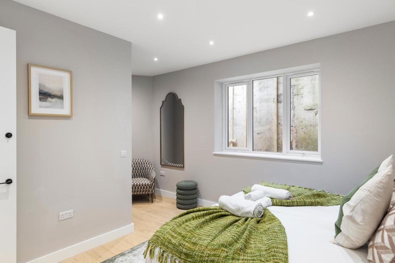 Modern 2BR Apartment Sleeps 6 Spacious and Bright The Pine - B&B