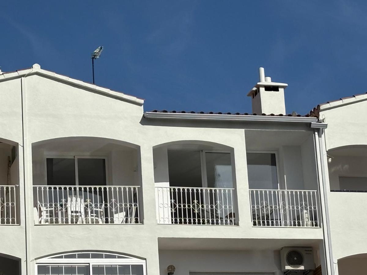 Marina View Empuriabrava - Appartement sud-ouest au canal avec terrasse - B&B