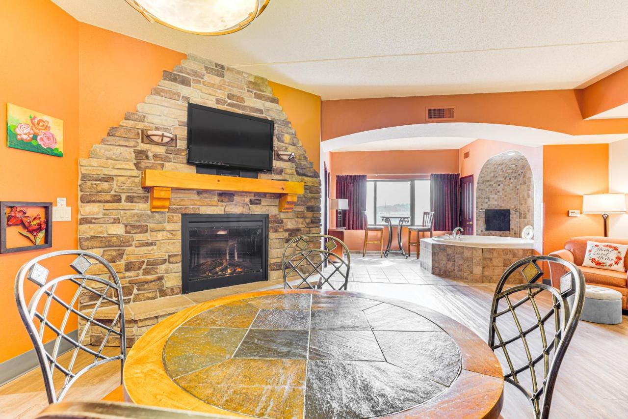 Chula Vista Condo Resort Perks and Family Fun! - Bed and Breakfast Wisconsin Dells