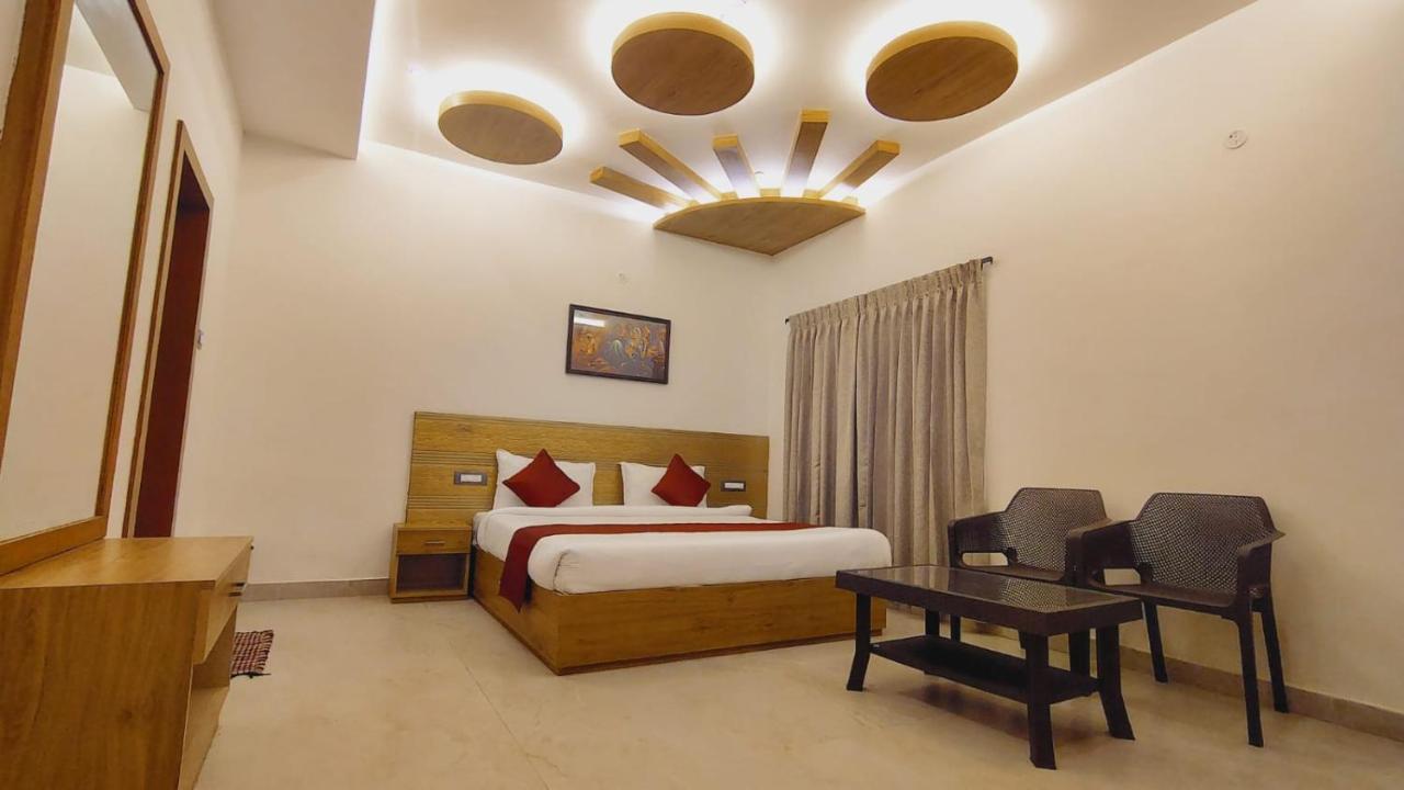 Deluxe Double Room (2 Adults + 1 Child)