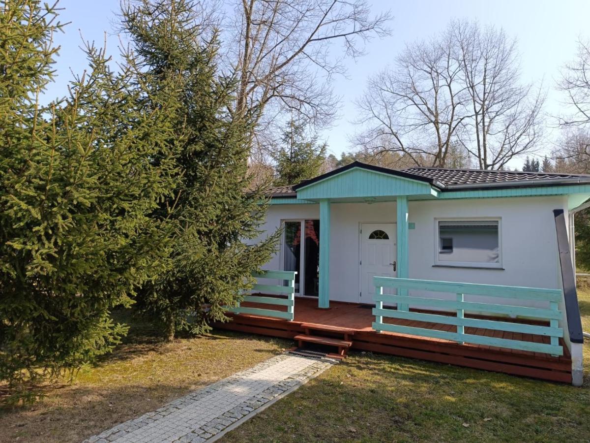 Domek letniskowy z plażą i pomostem - B&B
