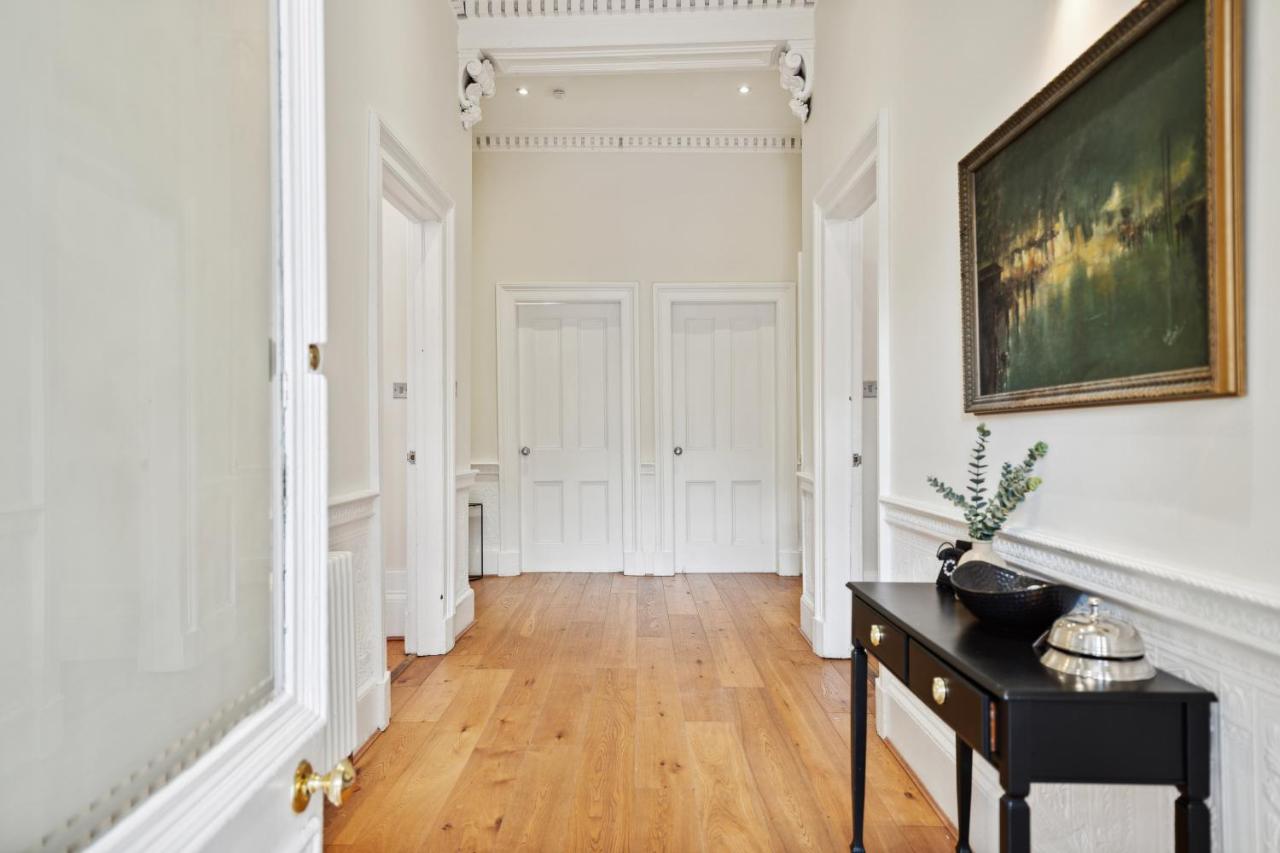 Timeless 5 bed Duplex Flat - B&B Glasgow