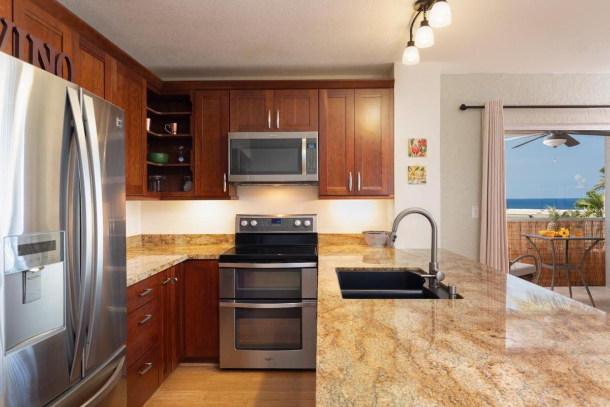 Alii Villas#320 Remodeled Top Floor & Ocean Views! - B&B Kailua-Kona