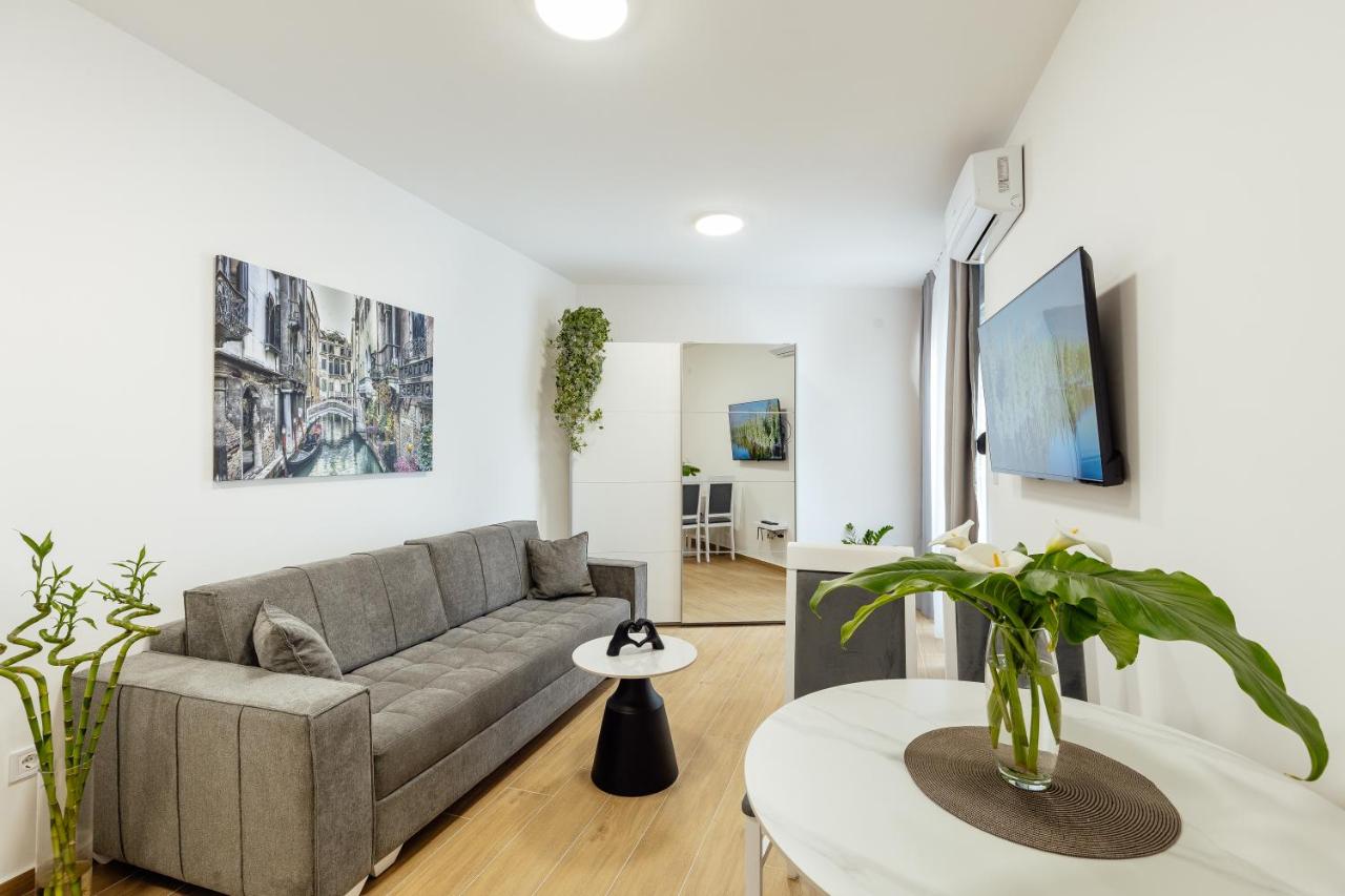 One-Bedroom Apartment with Garden View