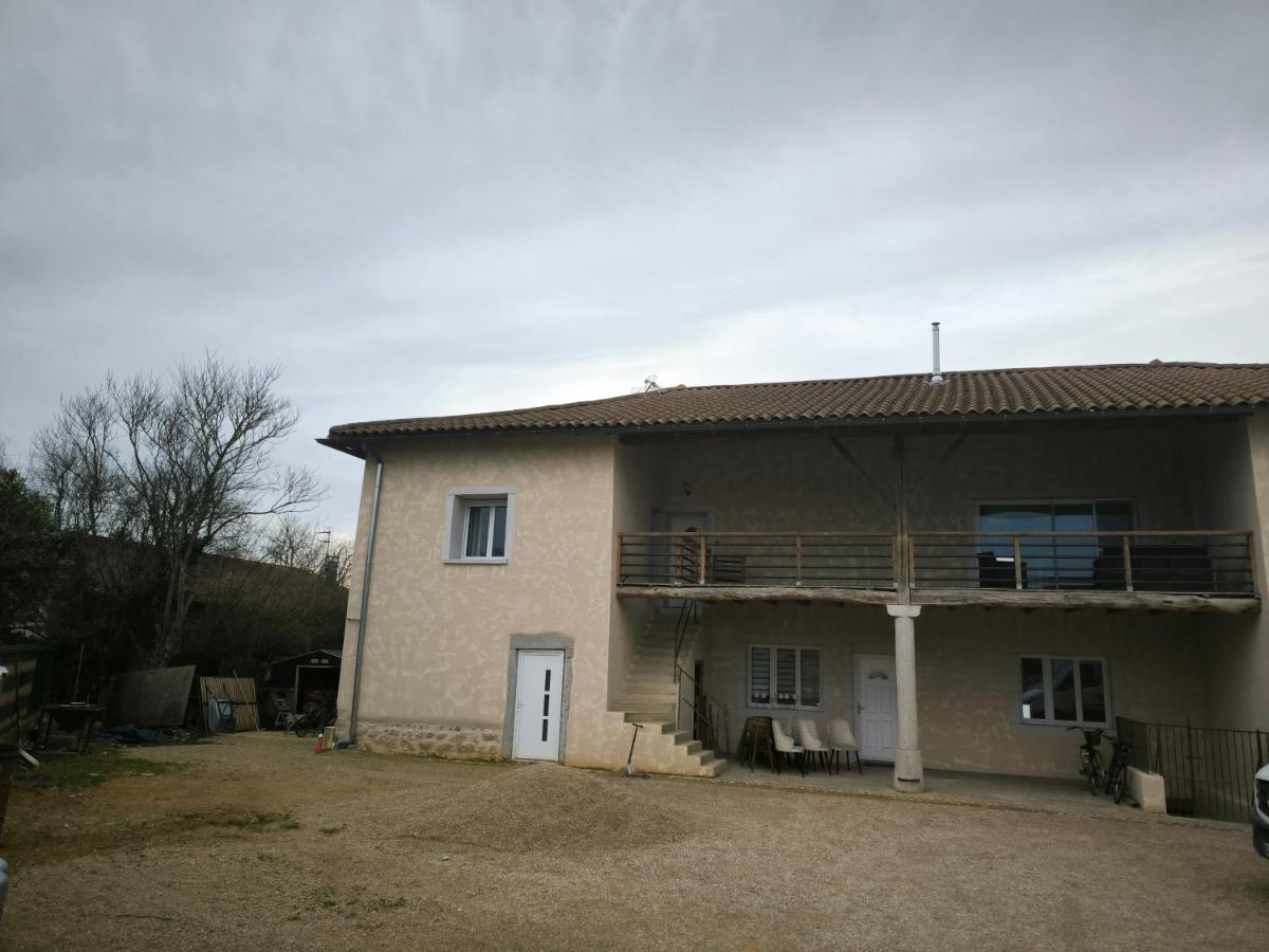 Duplex avec terrasse proche Pérouges Meximieux CNPE BUGEY - B&B