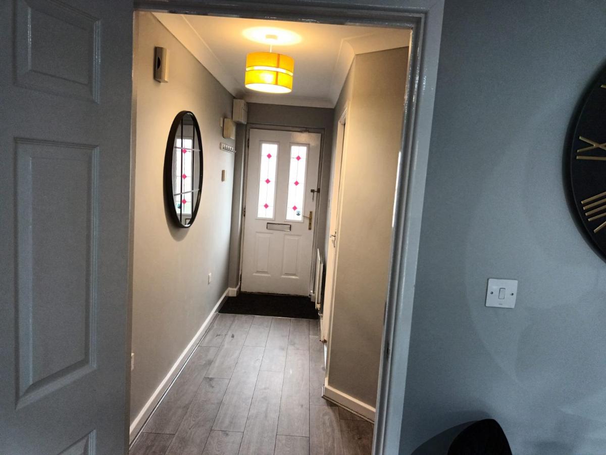 Silverlight's Place - 2BR Home in Central Oldbury - B&B