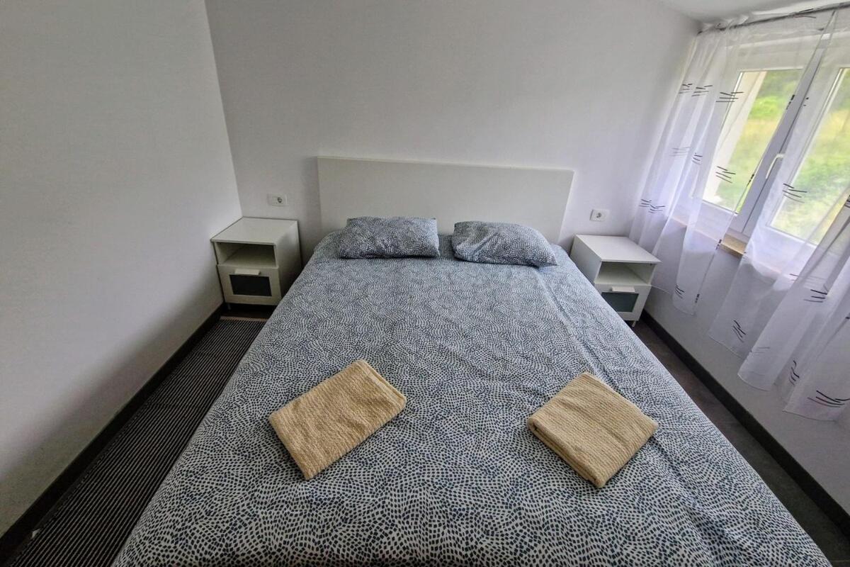 Apartment mit 2 Schlafzimmern und Terrasse
