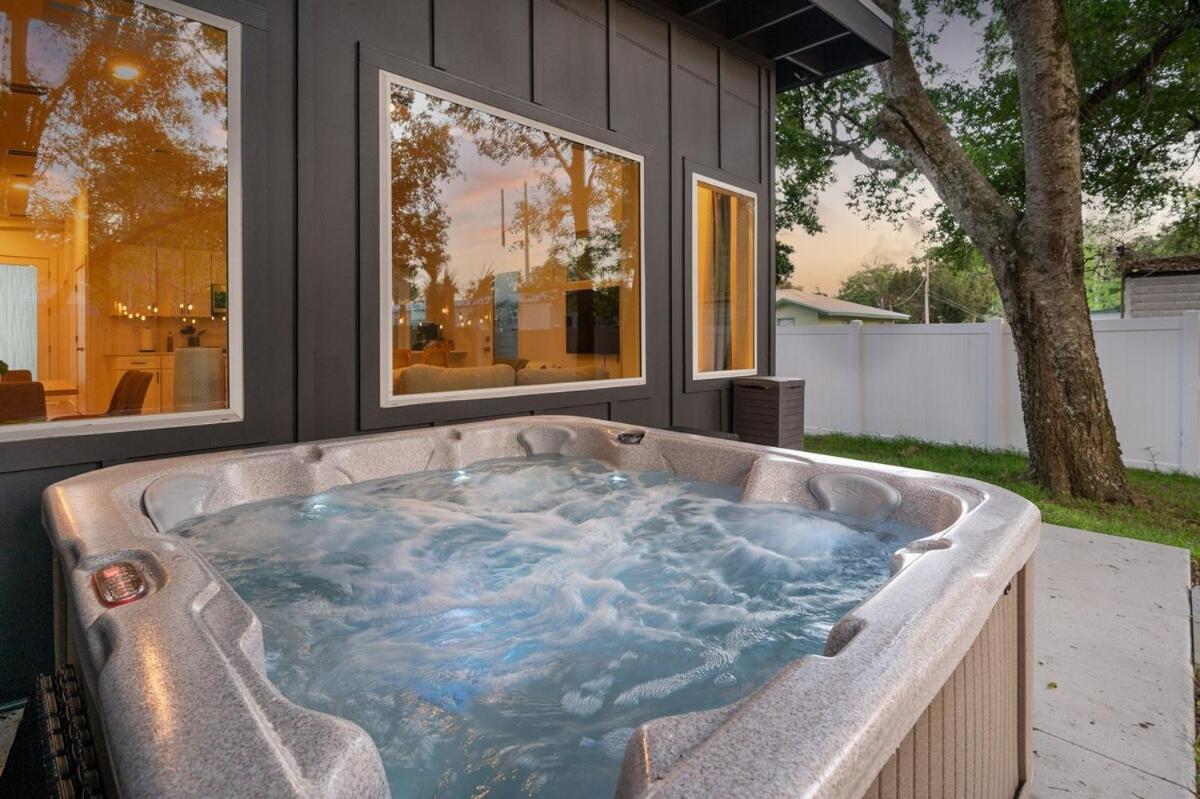 New-Dog Friendly,Hot Tub, Fire-pit, 1 mile to DTWN - Chambres d'hôtes Saint Augustine
