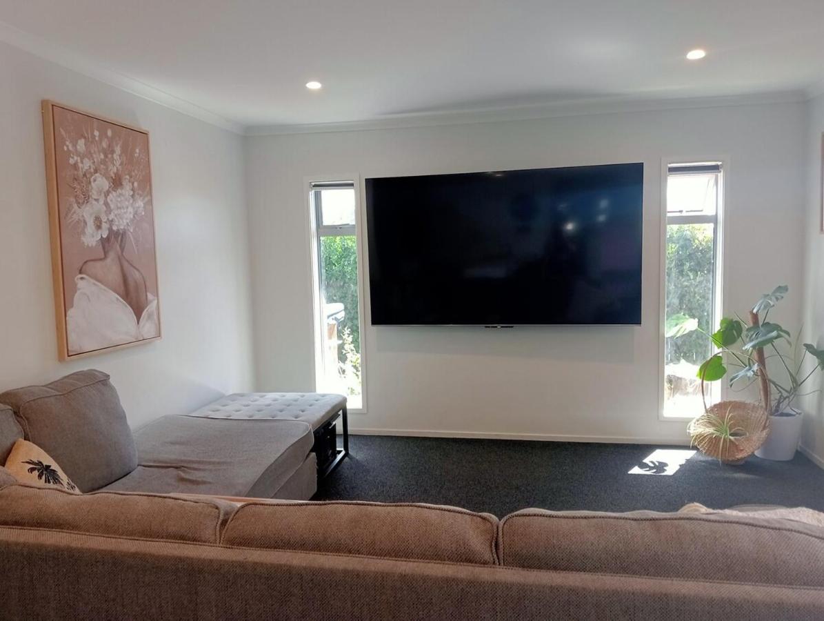 Ōwhata Oasis in Rotorua 5brm with Spa & Pizza Oven - B&B Rotorua