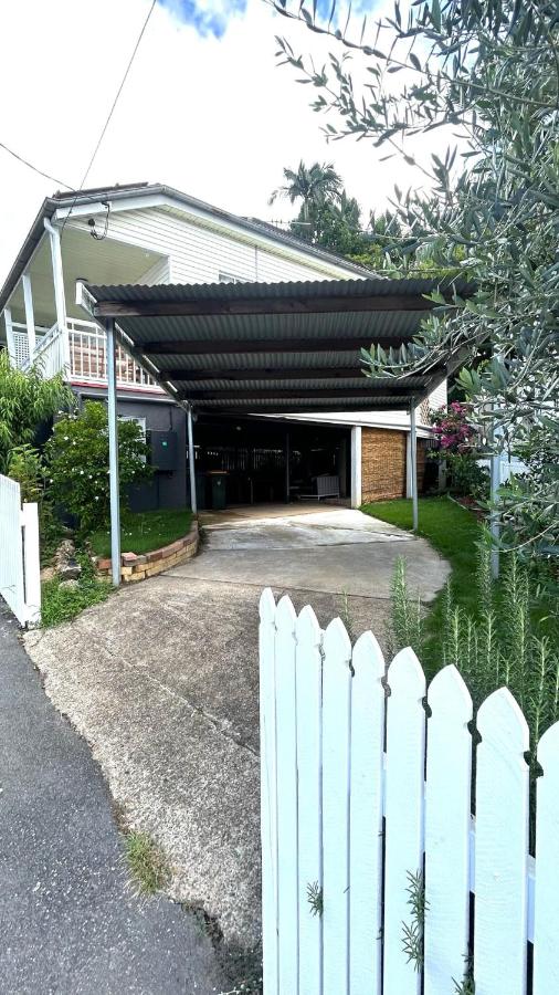 Bougainvillea Cottage - B&B Brisbane