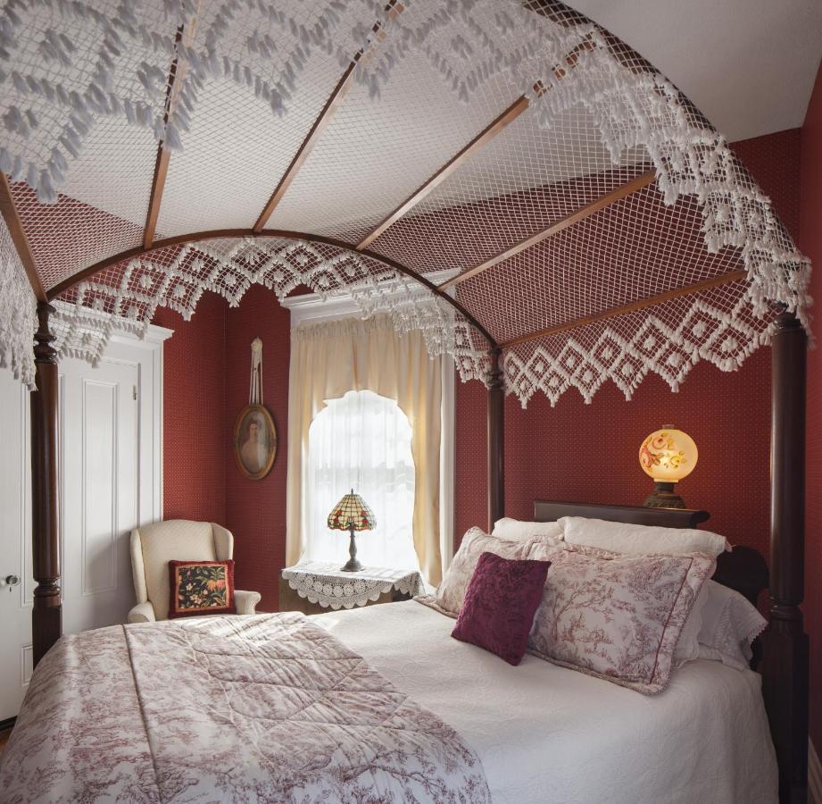 Chambre Lit Queen-Size Traditionnelle