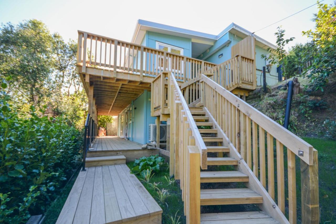 Tranquil Bay Family Retreat, Relax, Recharge - Punga Cottage - B&B Duvauchelle