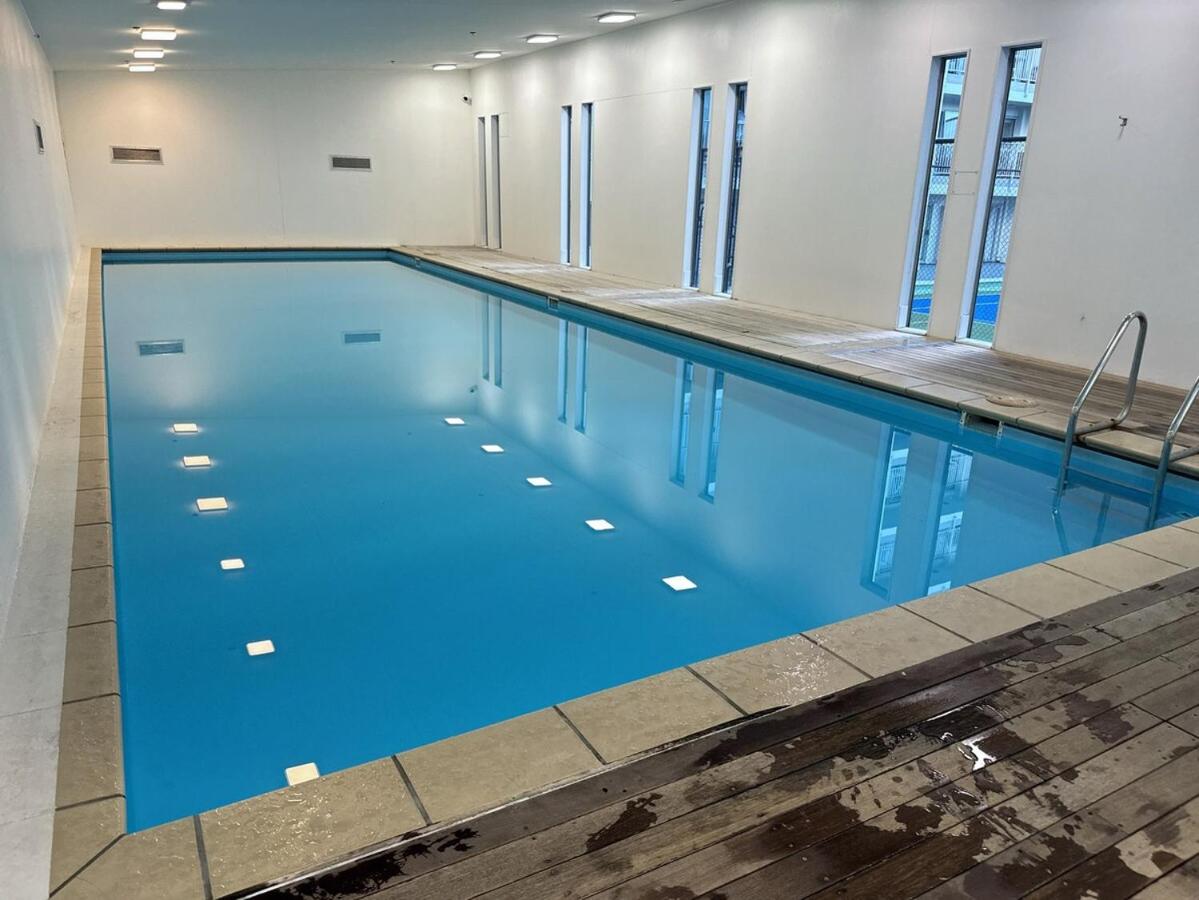 Penthouse Delight 3 bd-2 bth - free carpark, pool & tennis court - B&B