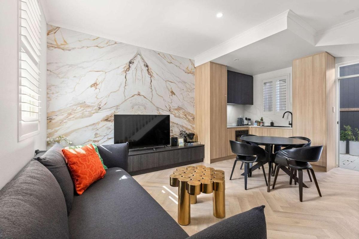 Charming Three-Story Terrace House in Pyrmont - B&B Sydney